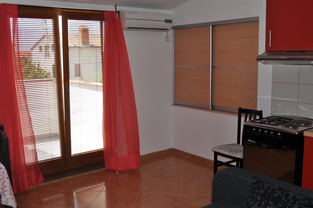 Apartment Drenovica Pula Kamer foto