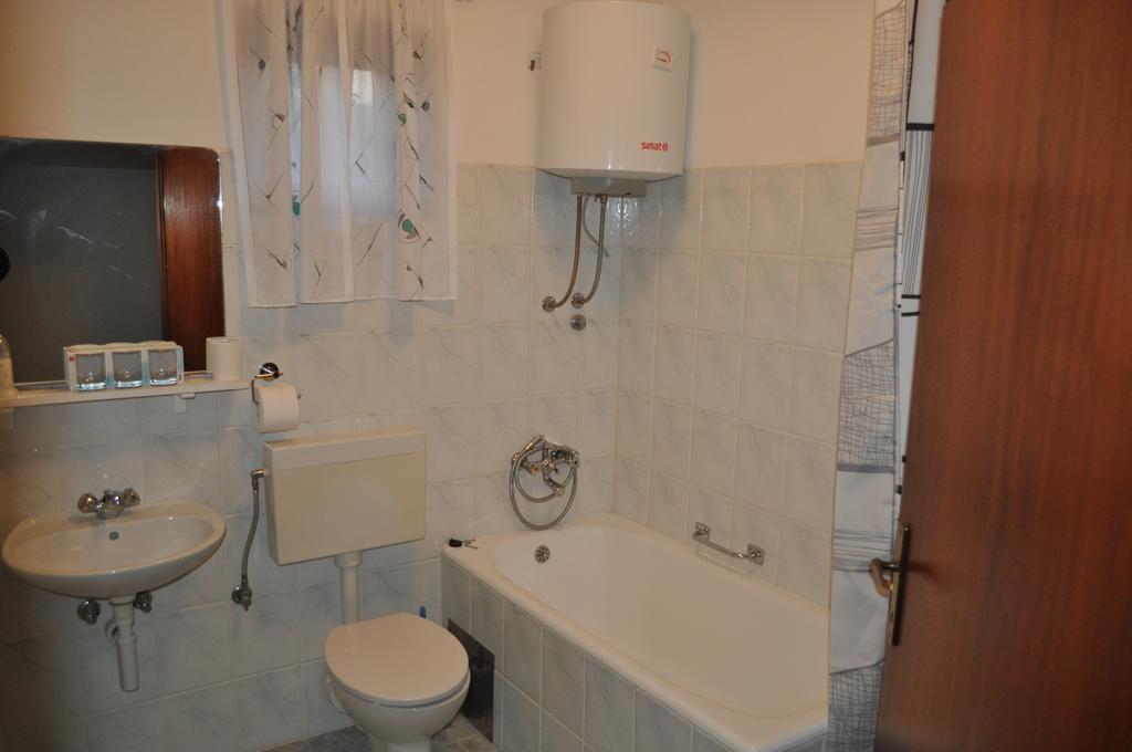 Apartment Drenovica Pula Kamer foto