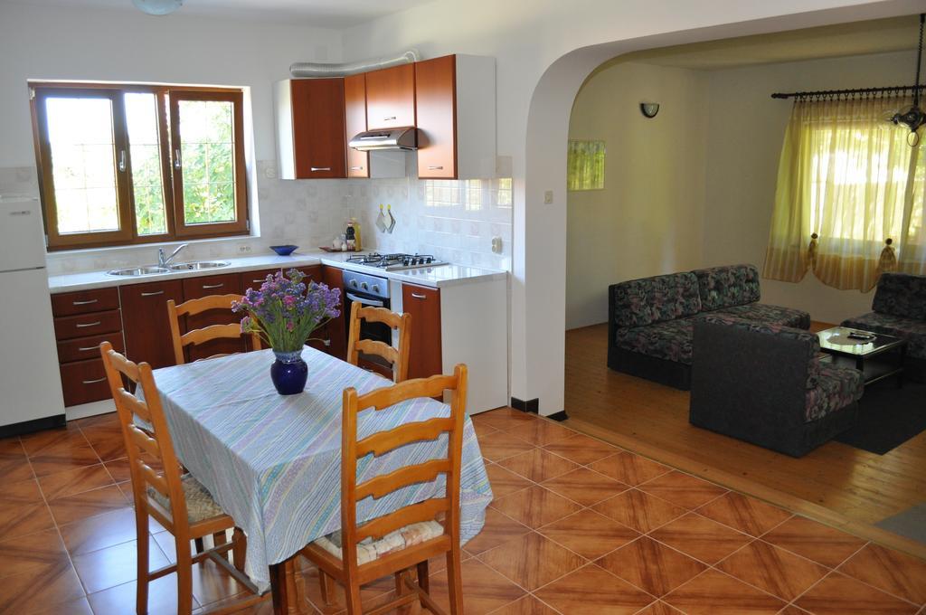 Apartment Drenovica Pula Kamer foto