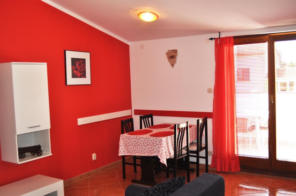 Apartment Drenovica Pula Kamer foto