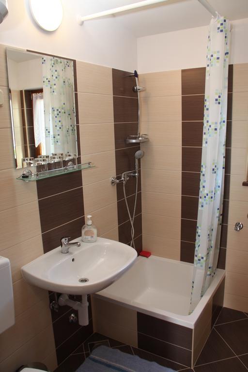 Apartment Drenovica Pula Kamer foto