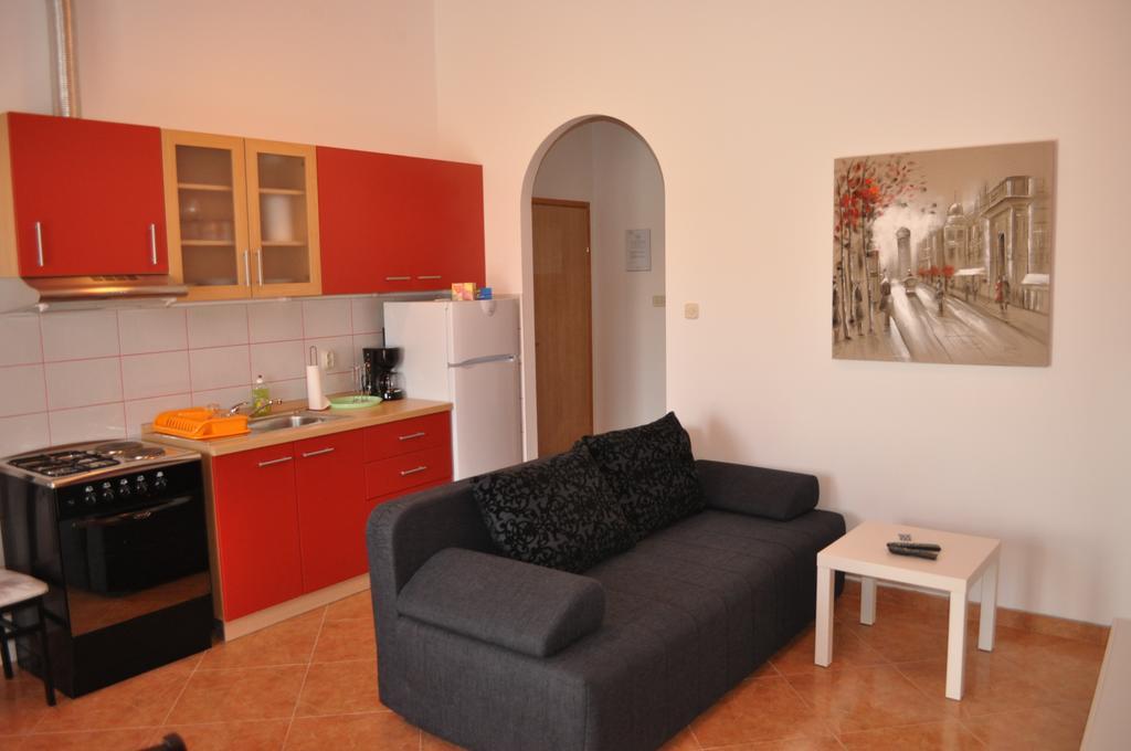 Apartment Drenovica Pula Kamer foto
